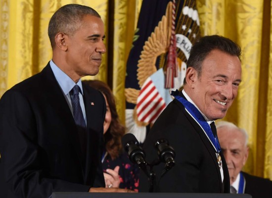Obama otorga medallas a estrellas de Hollywood&nbsp;&nbsp;