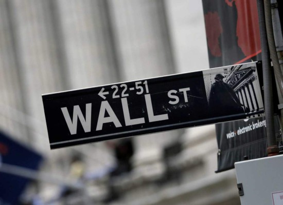 Wall Street hace pausa y cierra a la baja