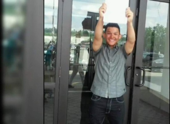 Video: Hondureño celebra que le hayan concedido asilo en EUA