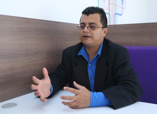 Tras perder su empleo, logra abrir su agencia de marketing digital