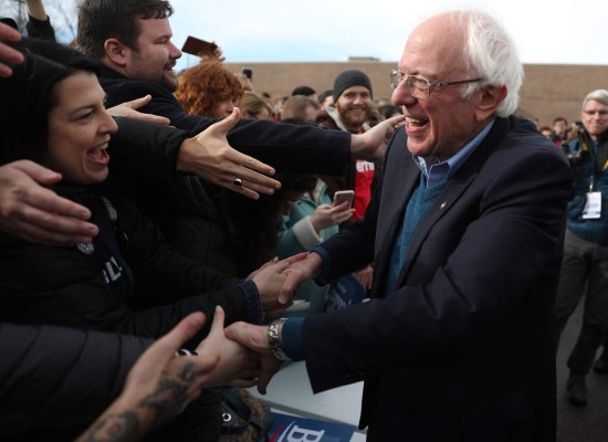 Iowa inicia las primarias demócratas con Sanders como favorito