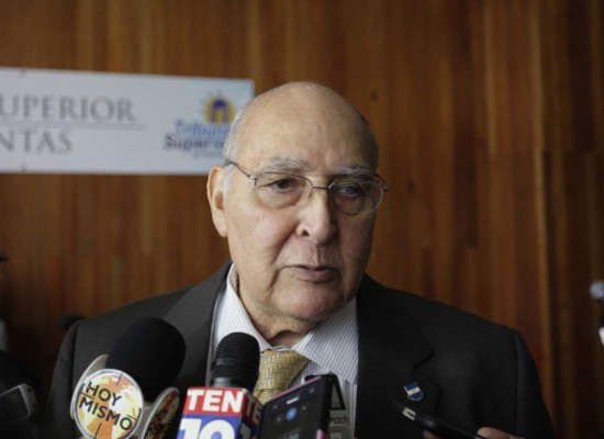 TSC pide dar nombre de oficial millonario