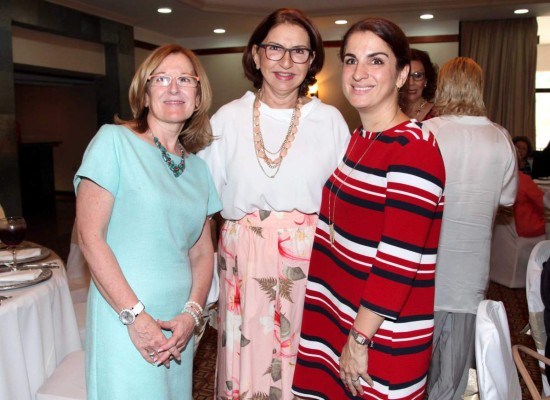 Fraternidad capitalina en un alegre almuerzo