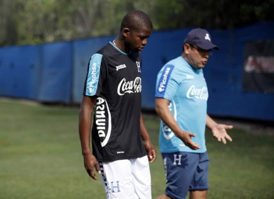 Selección de Honduras se divierte practicando fútbol-tenis