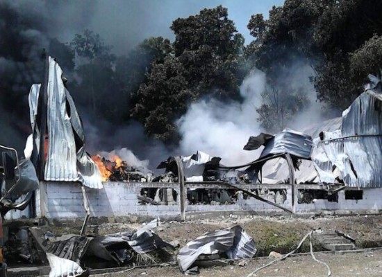 Se incendia bodega de plásticos en Choloma