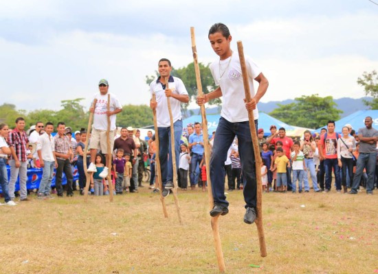 Miles disfrutan de los juegos tradicionales en San Marcos