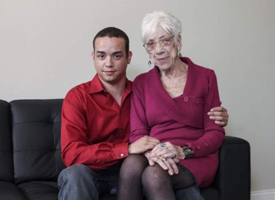 Video: Joven de 31 años se enamora de una mujer de 91