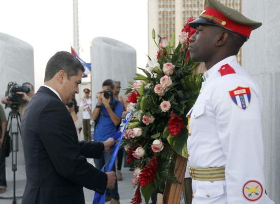 Honduras invertirá en médicos especialistas en Cuba