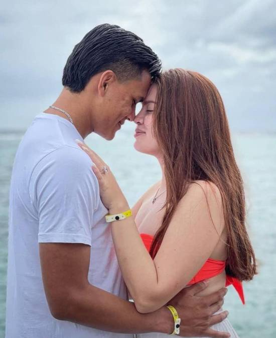 Denil Maldonado está enamorado de una linda joven hondureña. El zaguero hondureño le pidió matrimonio por lo que en un de par de semanas se casará. 