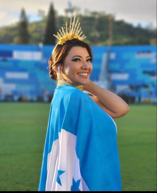 Milagro Flores responde a críticas por usar la Bandera Nacional en su vestuario