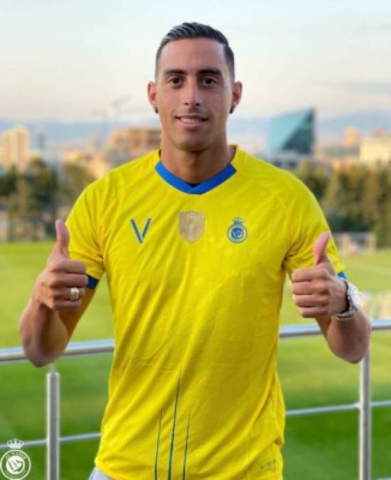 El Villarreal ha hecho oficial la salida de Ramiro Funes Mori rumbo al Al-Nassr saudí. La operación se ha cerrado en torno a los 2,5 millones de euros. El central argentino ha decidido salir del Submarino Amarilla ante la falta de oportunidades en las últimas campañas. Ya luce los colores de su nuevo equipo, amarillo como el Villarreal.