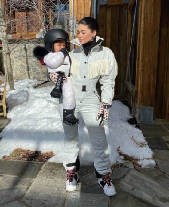 Dejando de lado los lujos, Kylie pasó un tiempo de calidad con su hija Stormi, quien desde hace unos meses comienza a adaptarse a una vida con padres separados.