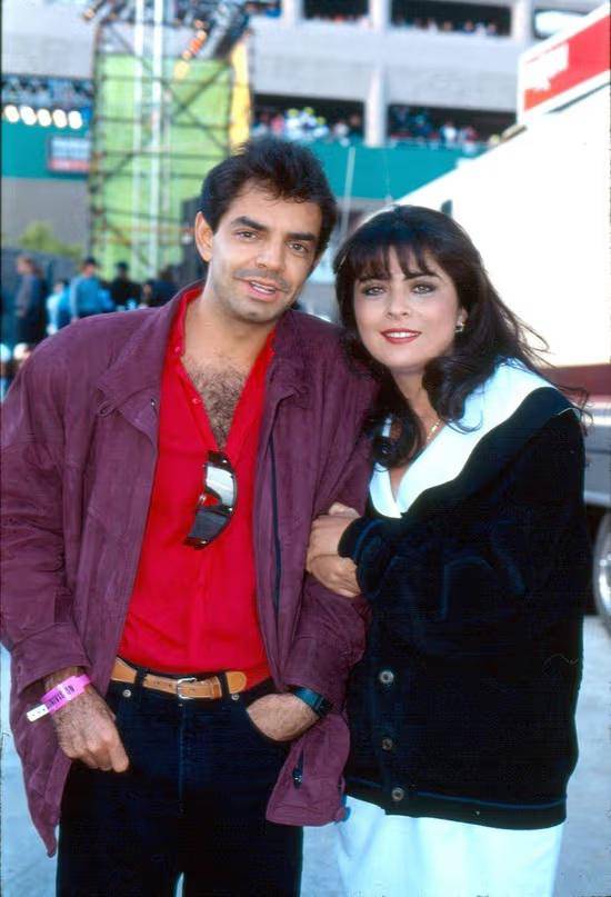 Victoria Ruffo y Eugenio Derbez fueron pareja a principios de la década de 1990, aproximadamente entre 1989 y 1992.