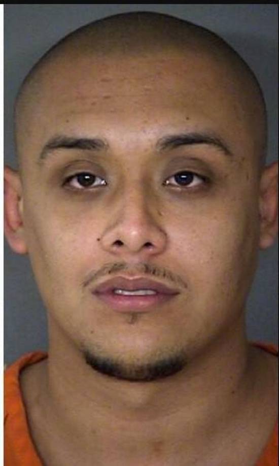 Contreras huyó en su auto y cerca de las 9:45 pm se reportó que <b>se encontraba atrincherado en la casa de su abuela</b>, en el cruce de Harlen Avenue y Ferndale.