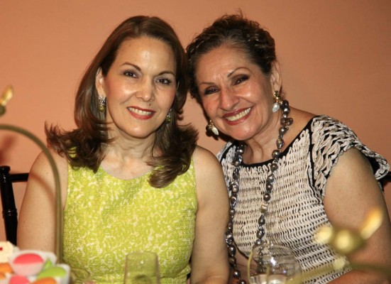 Zobeida Handal de Saybe es agasajada por su natalicio