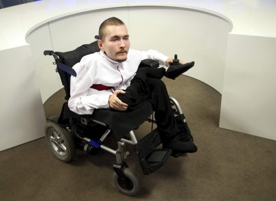 Candidato a trasplante de cabeza idea silla de ruedas con piloto automático