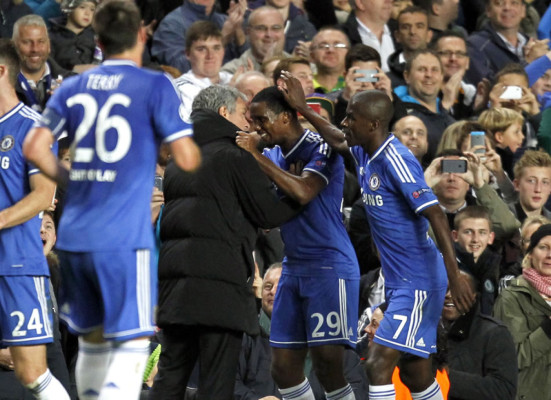 El Chelsea de Mourinho se acerca a octavos