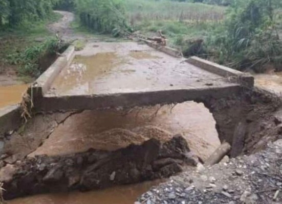 Más de 30 zonas incomunicadas por puentes colapsados en la zona occidental de Honduras
