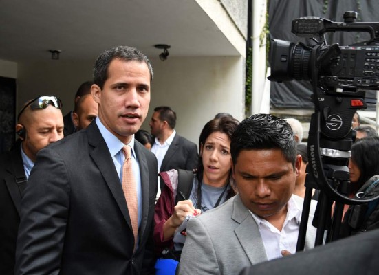 Guaidó desafía a Maduro reuniéndose con Pompeo en Colombia