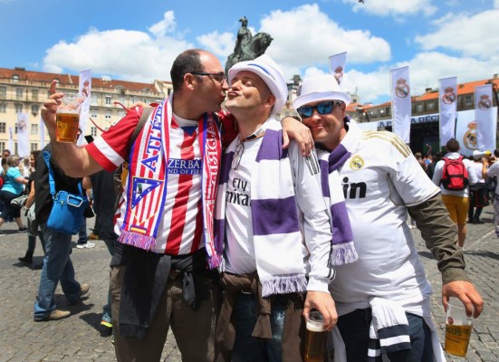 Una invasión española se toma pacíficamente Lisboa antes de la final