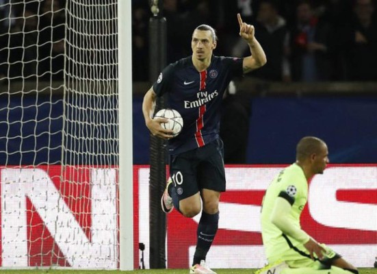 Video: El terrible error en el City que terminó en gol de Ibra