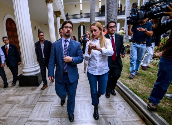Chavismo vincula a esposa de Leopoldo López con plan golpista