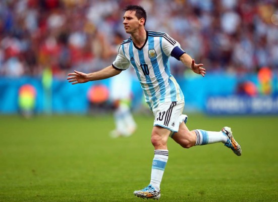 Un Messi cada vez más 'maradoniano' entra en la hora decisiva de Brasil-2014