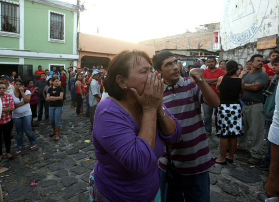 Masacre en la capital: acribillan a cuatro jóvenes en un callejón