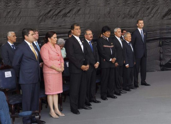 Solís asume el poder en Costa Rica con el peso de las expectativas de cambio