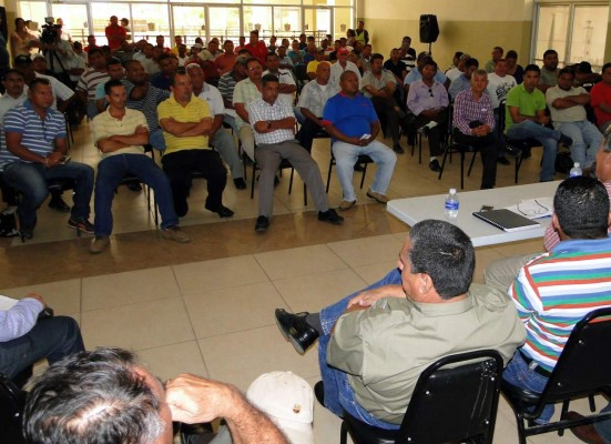Más de 400 taxis operan ilegales en El Progreso