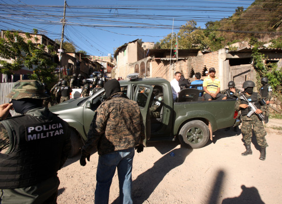 Policía Militar allana colonias capitalinas