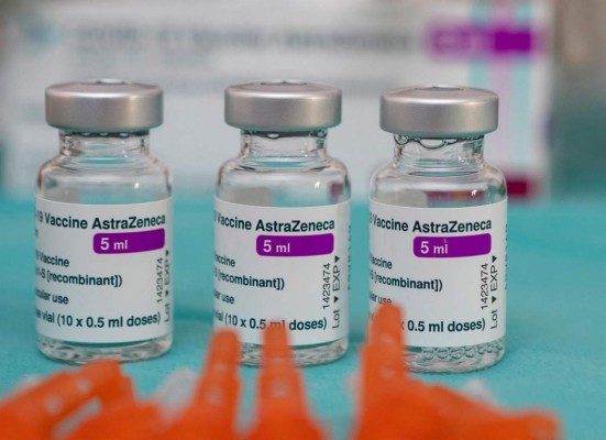 Comité bioético autoriza a vacunados con AstraZeneca a cambiar de vacuna en España