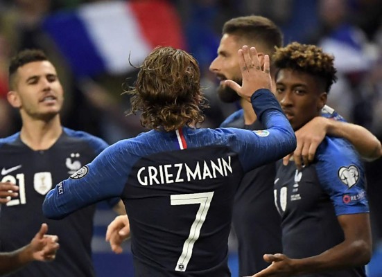 Francia se mantiene liderando su grupo tras pasarle por encima a Albania. Foto AFP