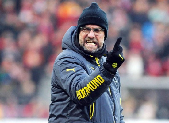 Jürgen Klopp ofrece sus dientes por salvar al Borussia Dortmund