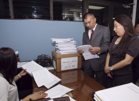 Presidente Martinelli estaría protegiendo a Flores