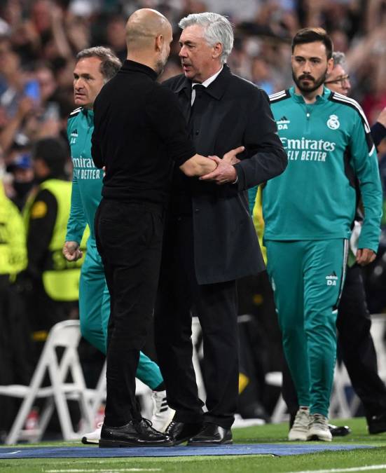 Guardiola felicitó a Ancelotti al final del partido.