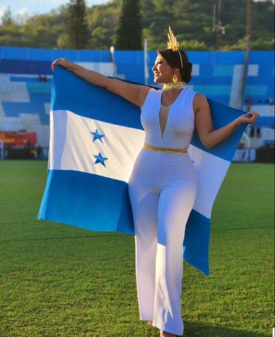 Milagro Flores responde a críticas por usar la Bandera Nacional en su vestuario