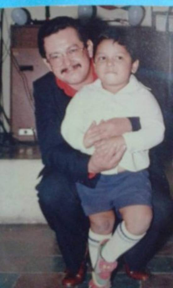 'Para mi padre en este día: Mi amor y mi pensamiento, un beso con sentimiento hasta el cielo te lo envío. Para ti que fuiste mi vida y el amor más sagrado, te celebro con orgullo aunque no estés a mi lado. Te amo papá, hoy y siempre', fue el hermoso mensaje que le dedicó Marisol Salvador a su padre.