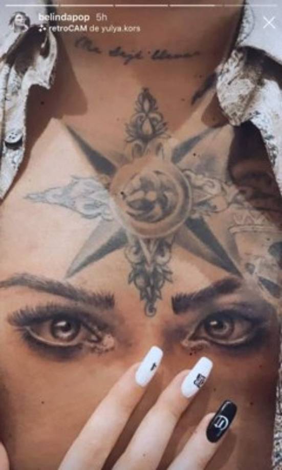 Pero para Christian no fue suficiente, pues decidió no hacerse uno, sino tres tatuajes para celebrar su amor: primero una flecha en la muñeca izquierda, el nombre de Beli en el rostro, muy cerca del oído derecho, y finalmente, los ojos de su novia en el pecho.