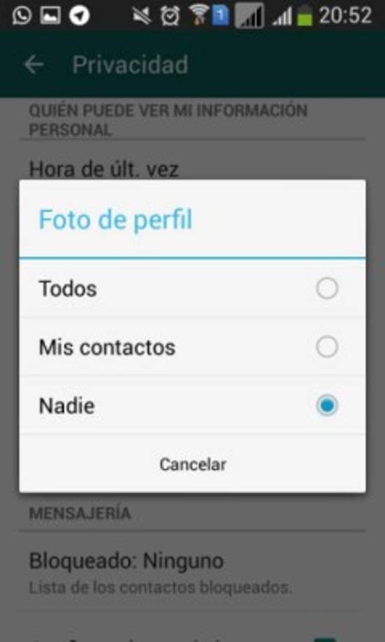 Haz que tu foto perfil solo sea visible para tus contactos. Para evitar que personas ajenas a tus contactos puedan ver tu foto de perfil, selecciona 'mis contactos' en el apartado 'foto de perfil' del menú 'privacidad'. Si prefieres que no puedan verla ni tus contactos, marca la casilla 'nadie'.