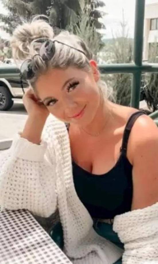 Chapin y Kernodle parecían estar en una relación, con una leyenda de Instagram de Kernodle que decía: “La vida es mucho mejor contigo, ¡te amo!”. 