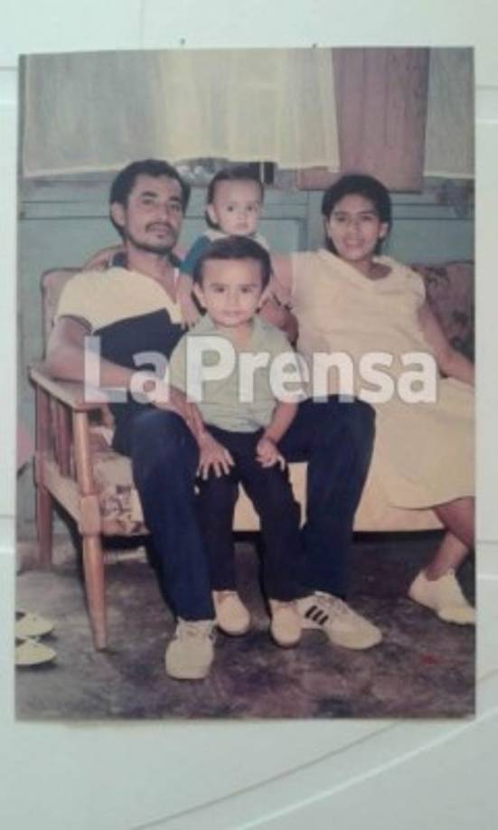 José Alfonso Díaz. Nació el 16 de agosto de 1982. Es ingeniero civil, progreseño y a sus 35 años es uno de los candidatos más joven en buscar la silla presidencial.