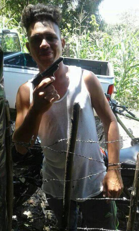 En las últimas semanas, se ha vuelto frecuente que algunos grupos delictivos en el país dejen rótulos junto a sus víctimas explicando el supuesto motivo de los crímenes. 