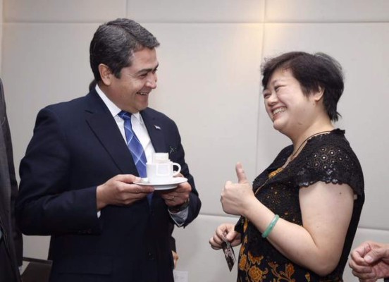 Presidente de Honduras promociona inversiones y comercio en Taiwán