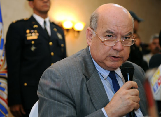 Insulza confirma que se reunió con Micheletti