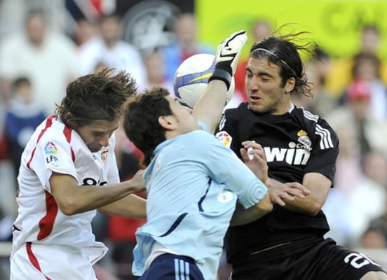 Raúl da vida al Madrid