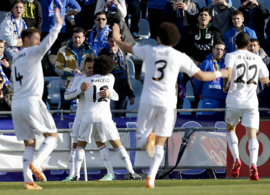 Real Madrid aguanta el pulso en la Liga con un paseo por Getafe