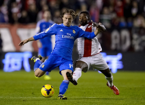 Real Madrid obtuvo una victoria con suspenso ante Rayo Vallecano