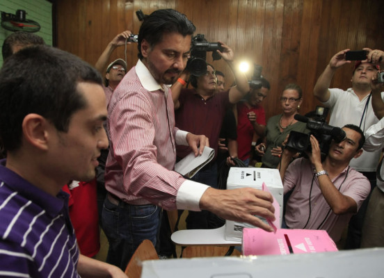 Calidonio superaba levemente a Milla en primeros escrutinios