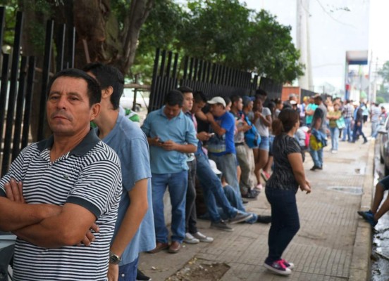 Ciudadanos dejaron para última hora reclamo de cédulas